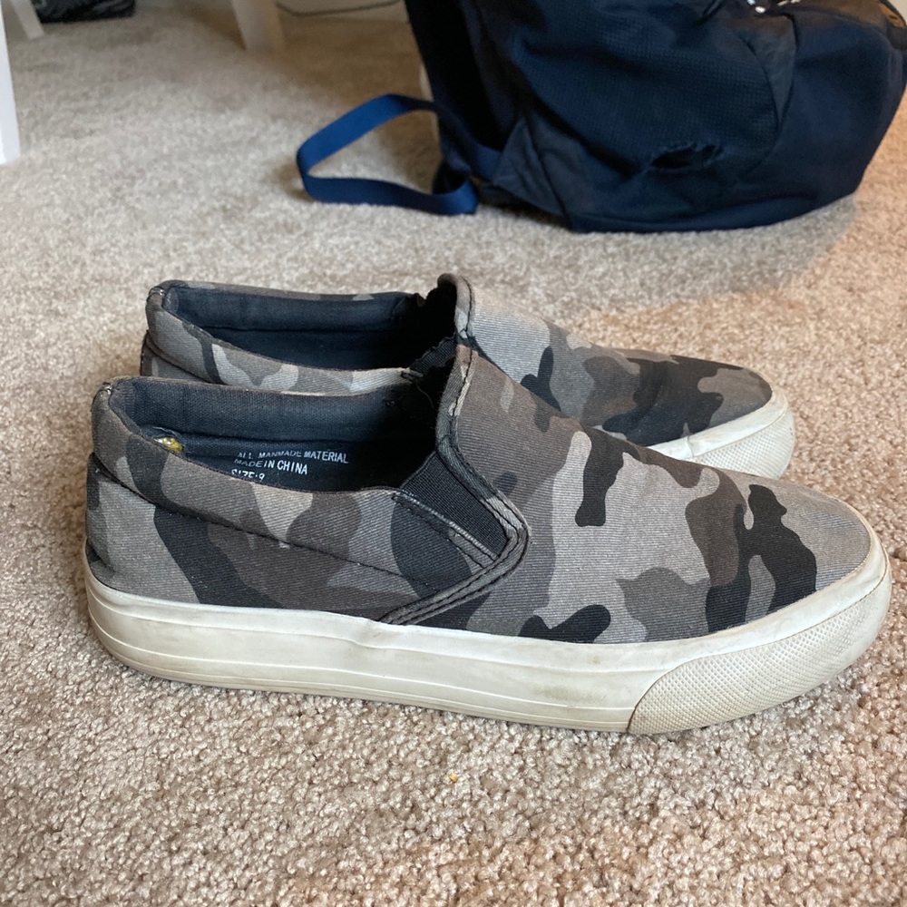Womens camo slip on shoes